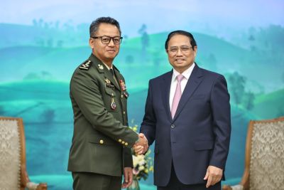 PRIME MINISTER PHAM MINH CHINH RECEIVES CAMBODIAN DEPUTY PRIME MINISTER AND DEFENSE MINISTER TEA SEIHA